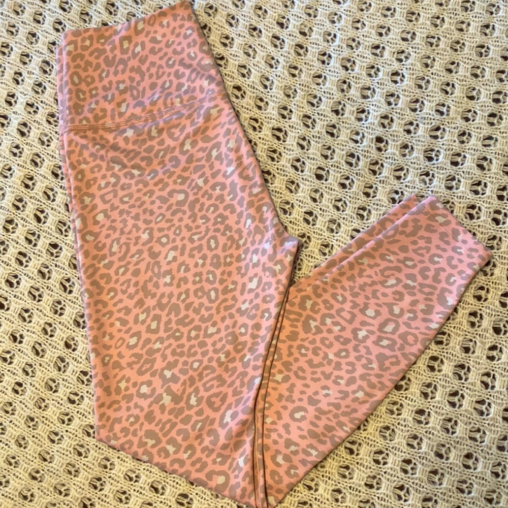 Beyond Yoga high waisted leggings. Light pink leopard. XL. Excellent Condition.